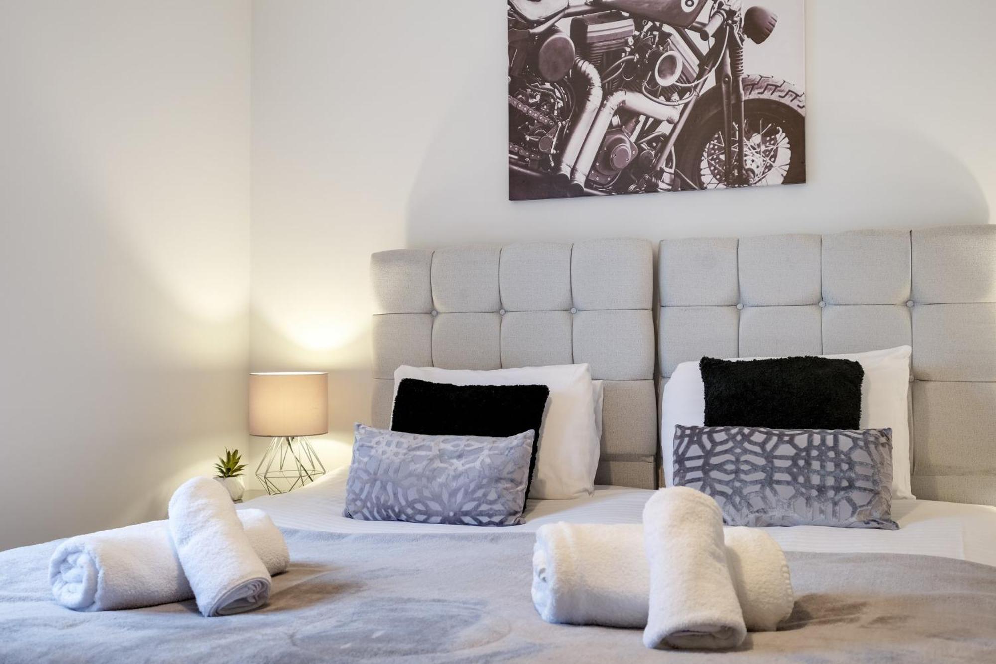 2 Bedroom Penthouse With Parking High Wycombe By 360Stays Kültér fotó