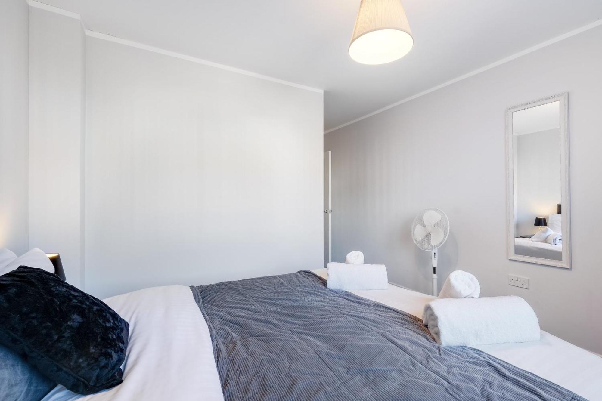2 Bedroom Penthouse With Parking High Wycombe By 360Stays Kültér fotó